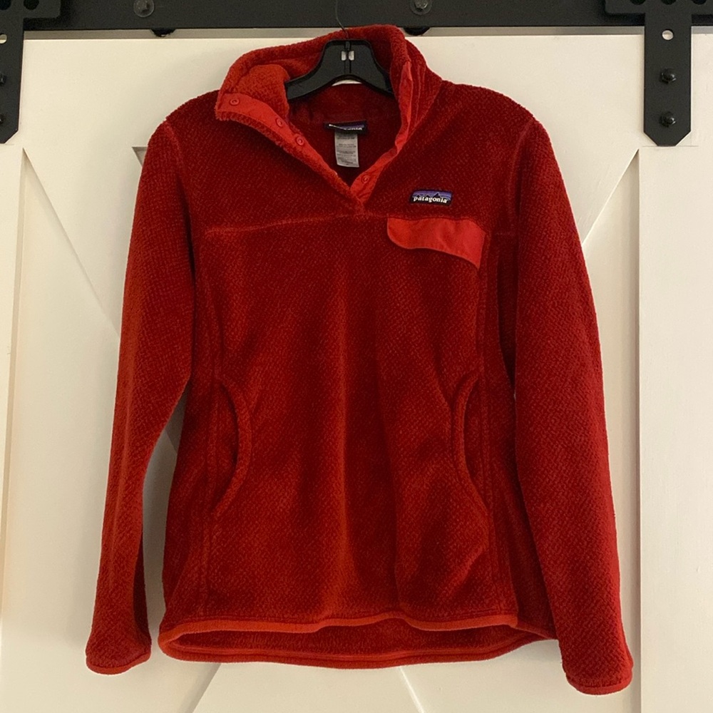 Red Patagonia Fleece pullover Women’s Medium